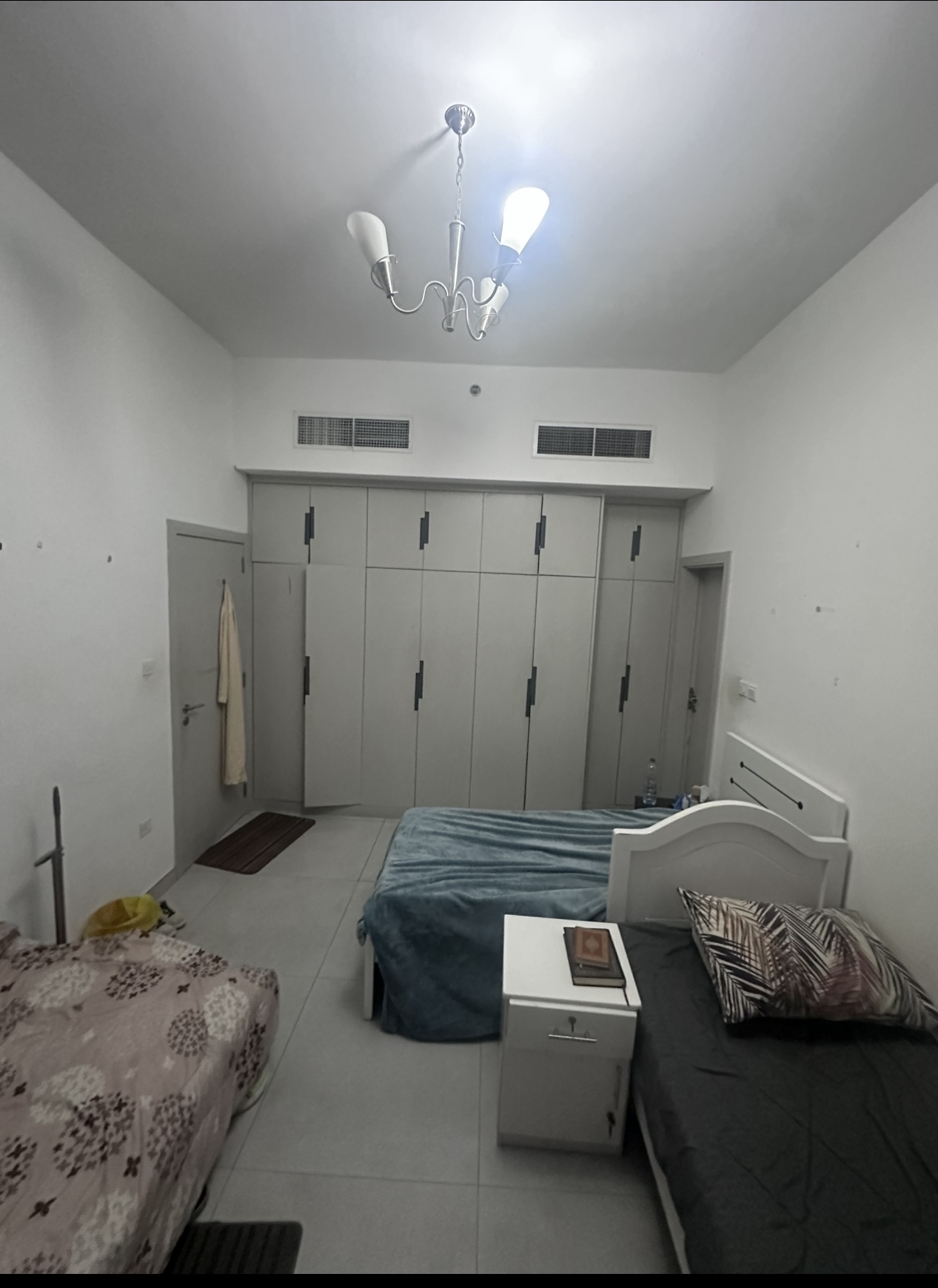 Bed space in master room back side Emirates tower metro station